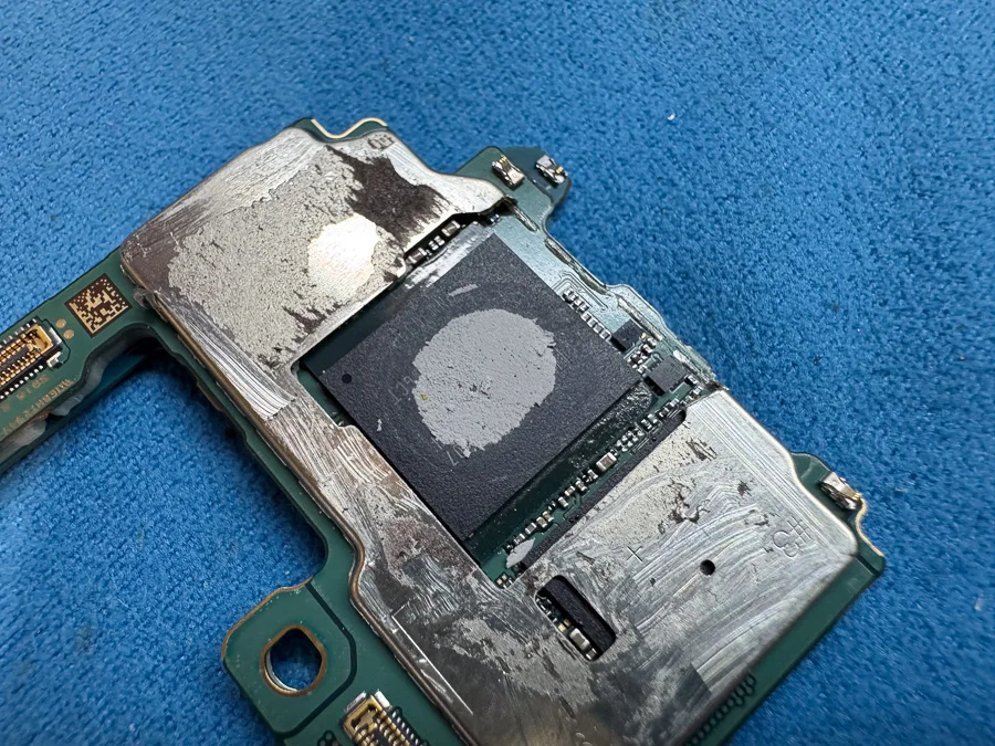 Galaxy A51 5G(日本版) システム修復 — 修理の様子