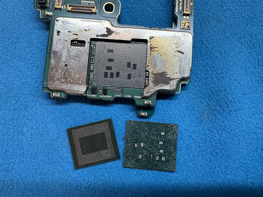 Galaxy S8+ 起動不良修理 — 修理の様子