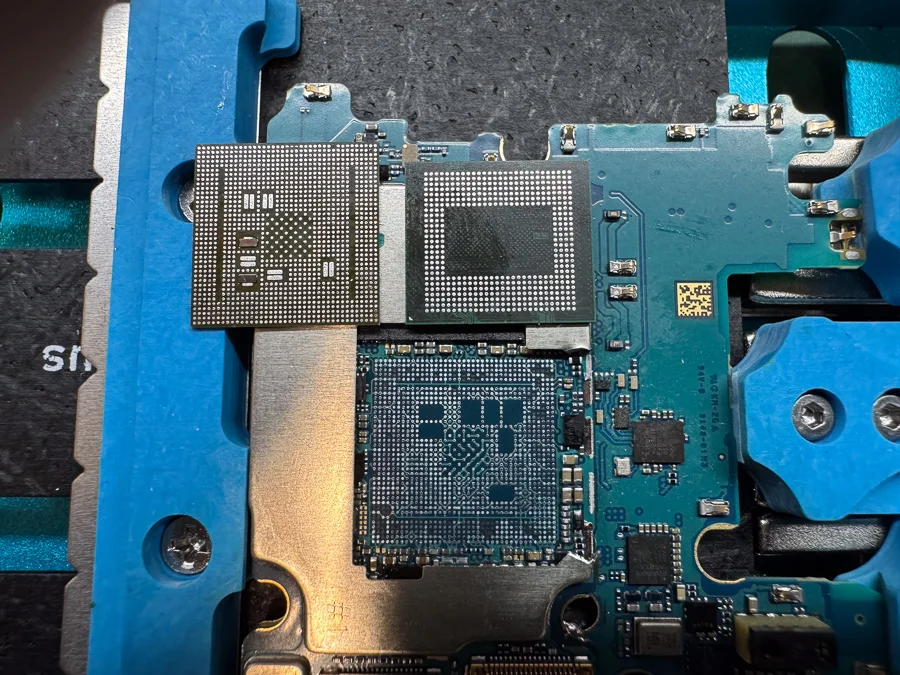 Galaxy A7 2018 通信修理 — 修理の様子