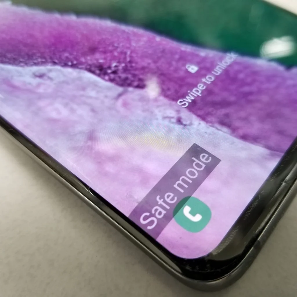 Galaxy Z Fold2 5G ボタン修理 — 修理の様子