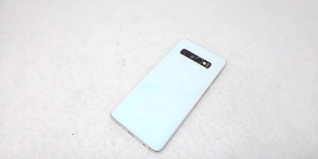 Galaxy A7 2017 カメラ修理 — 修理の様子