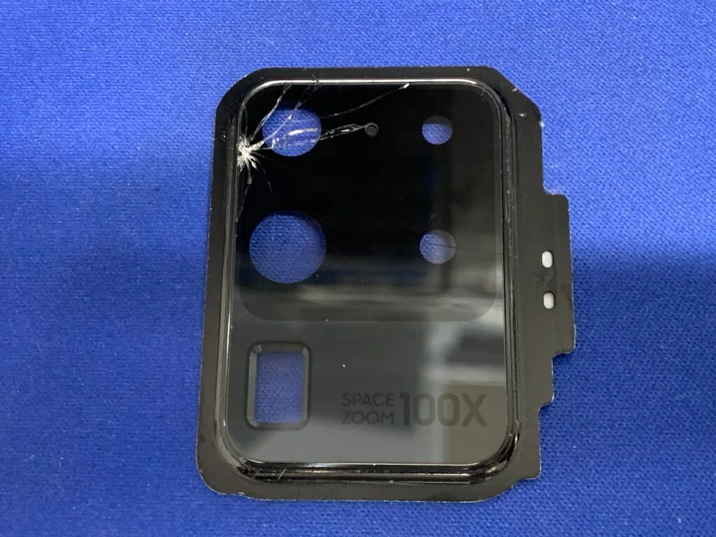 Galaxy Z Fold4 カメラ修理 — 修理の様子