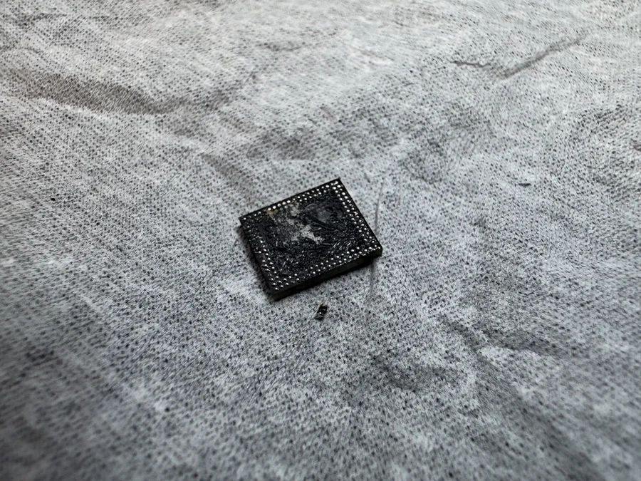 Galaxy S23 Ultra 充電口修理 — 修理の様子