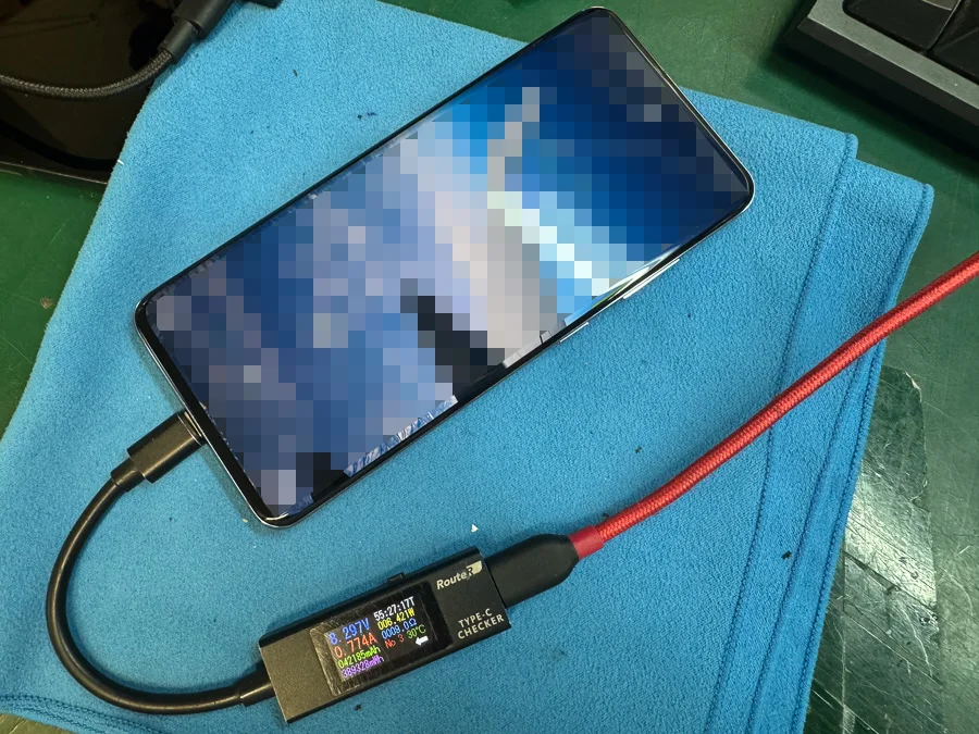 Galaxy S6 充電口修理 — 修理の様子