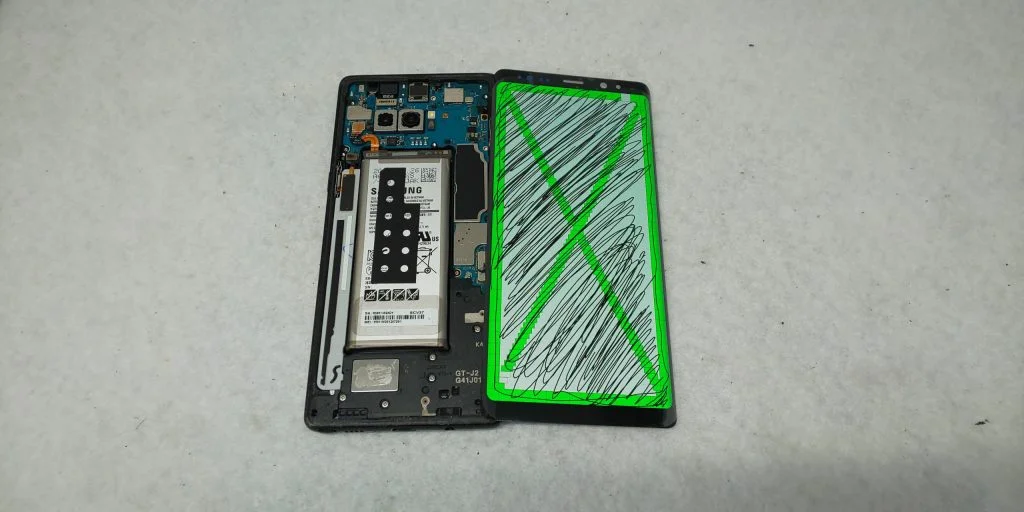 Galaxy A52 5G(日本版) 液晶修理 — 修理の様子