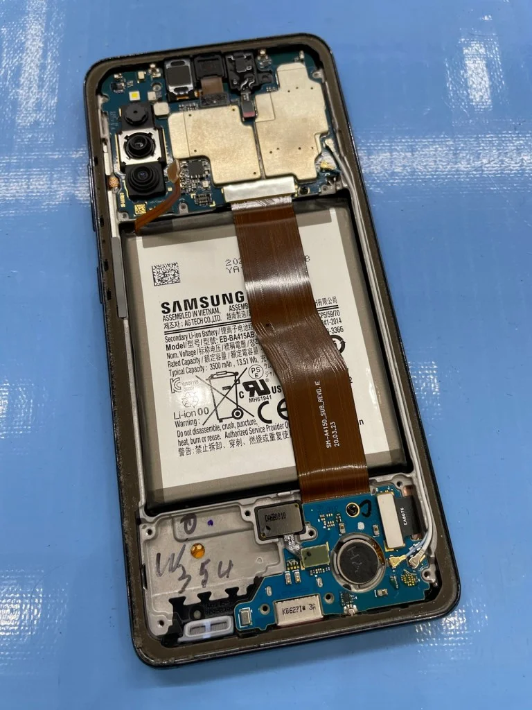 Galaxy S7 Edge バッテリー交換 — 修理の様子