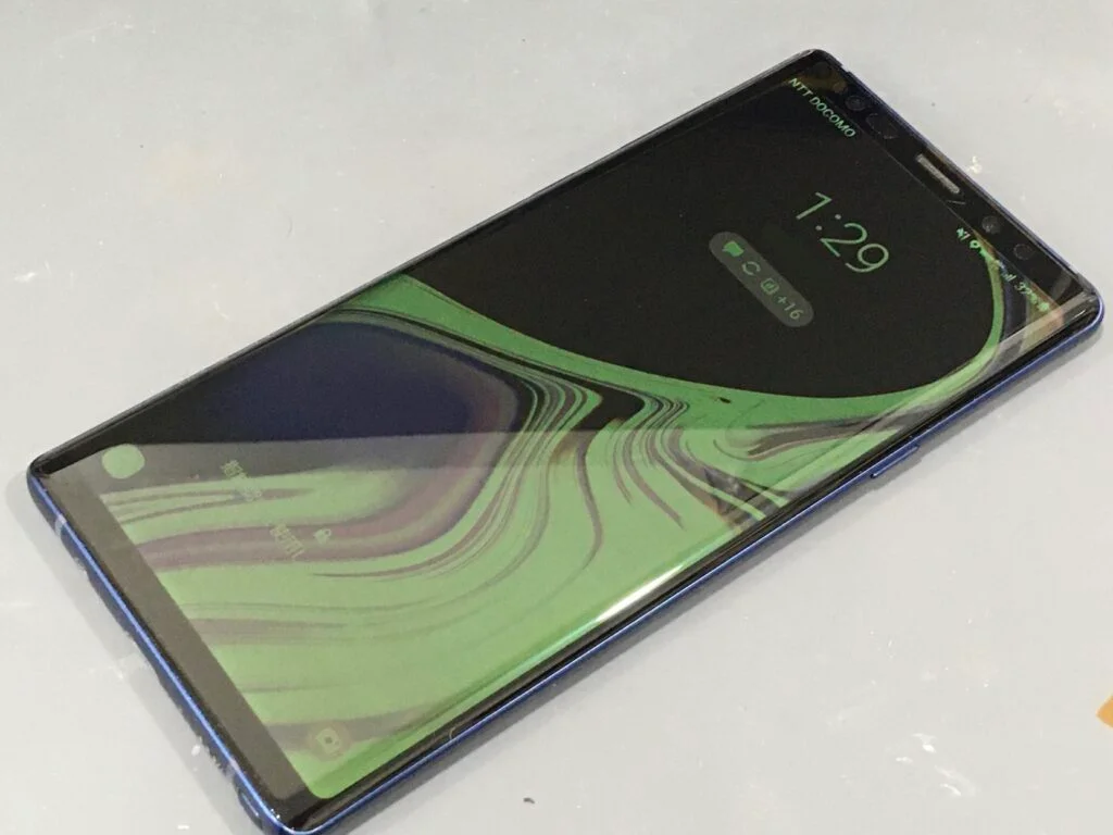 Galaxy A32 5G(日本版) 液晶修理 — 修理の様子