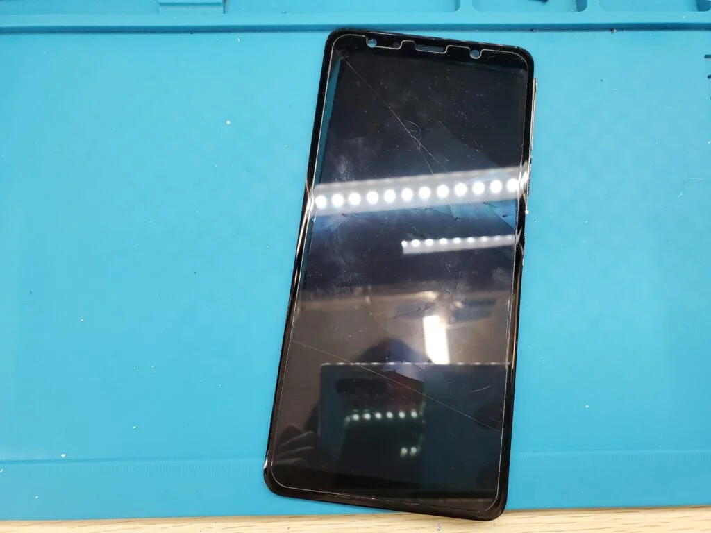 Galaxy S21 5G 画面割れ修理 — 修理の様子