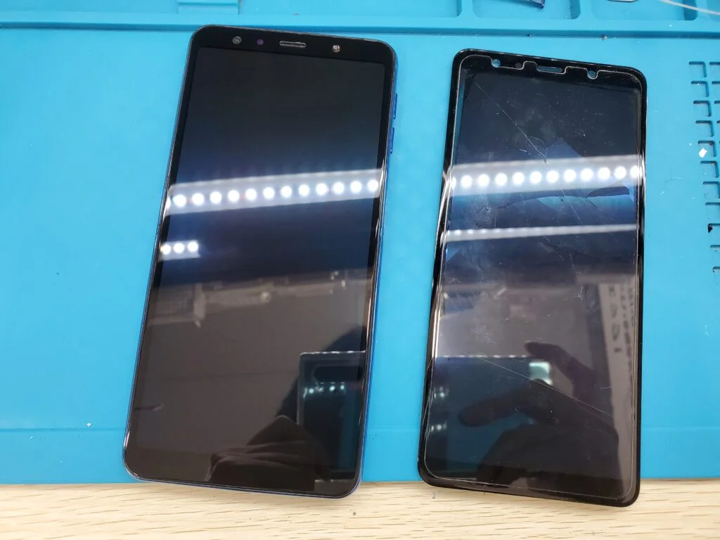 Galaxy Note8 画面割れ修理 — 修理の様子