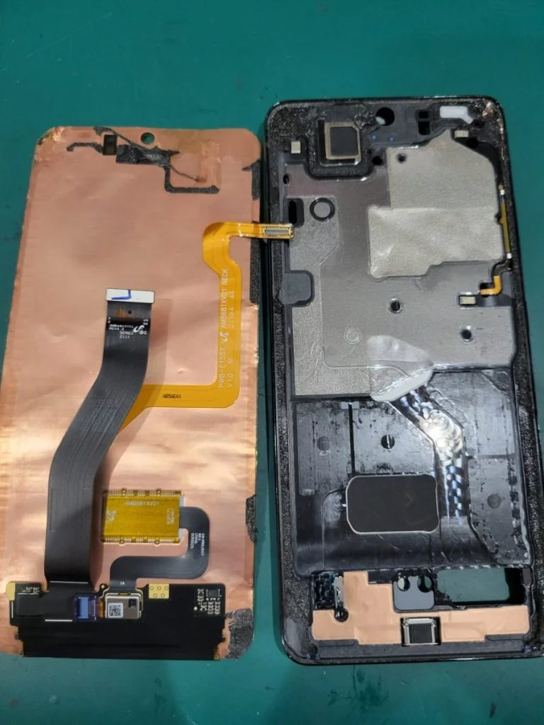 Galaxy A50 画面割れ修理 — 修理の様子