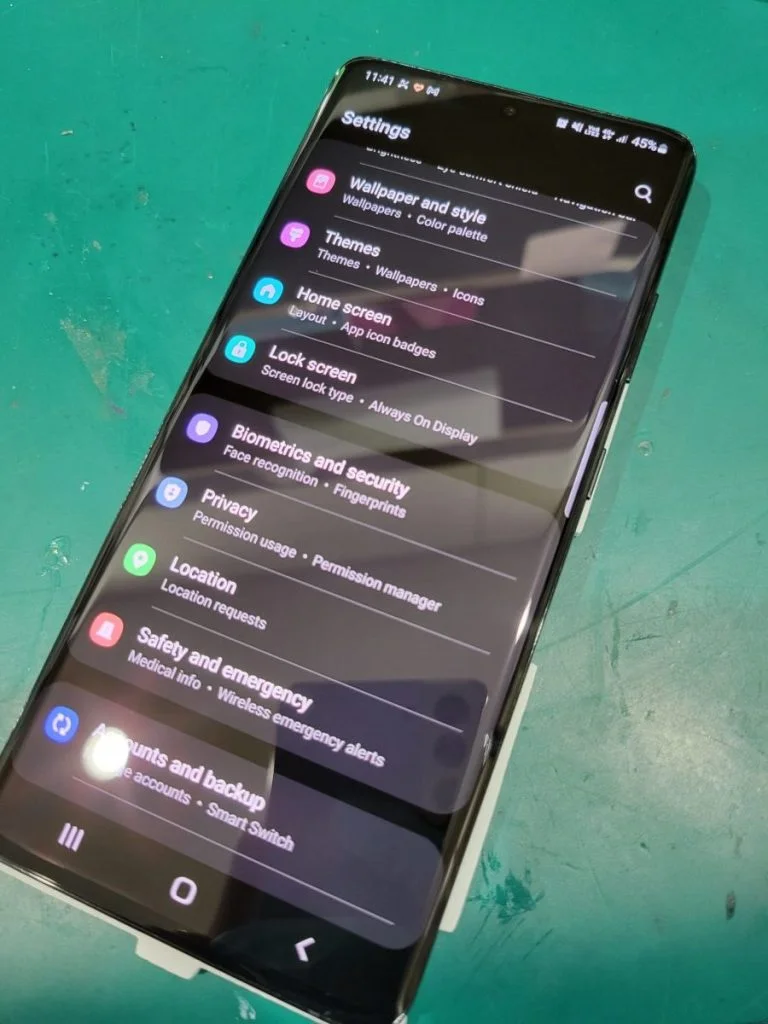 Galaxy S23 Ultra タッチパネル修理 — 修理の様子