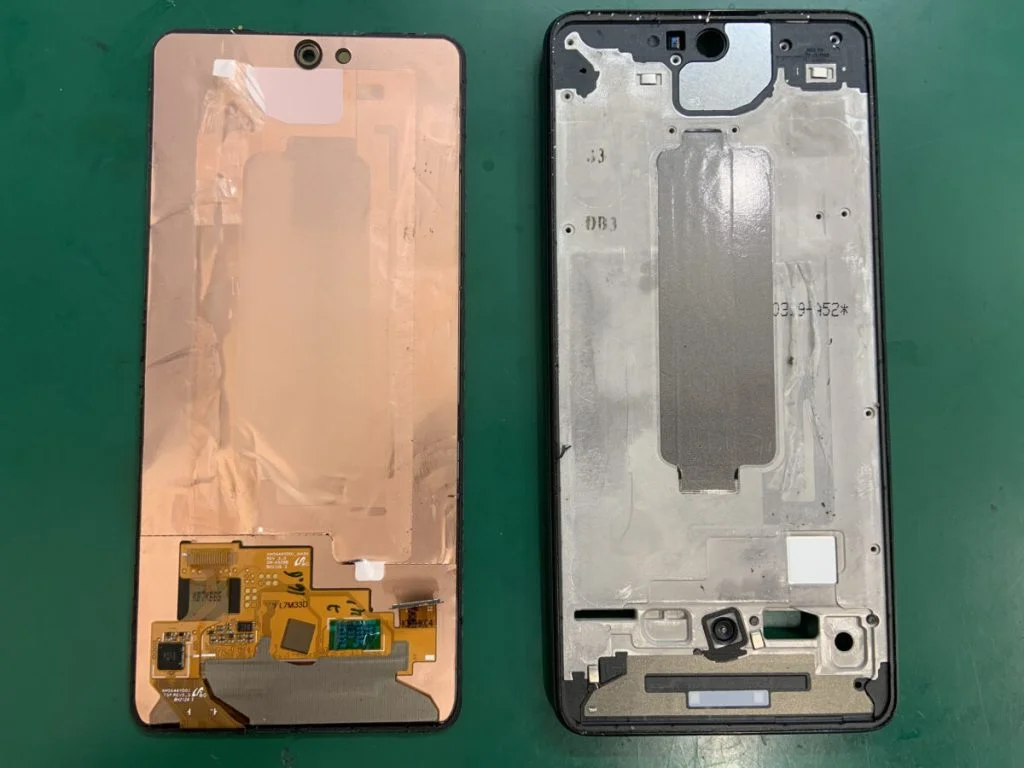 Galaxy S10 液晶修理 — 修理の様子