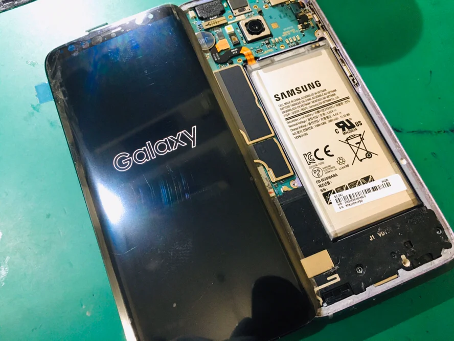 Galaxy A50 液晶修理 — 修理の様子