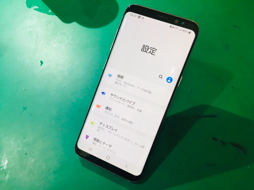 Galaxy S10+ 画面割れ修理 — 修理の様子