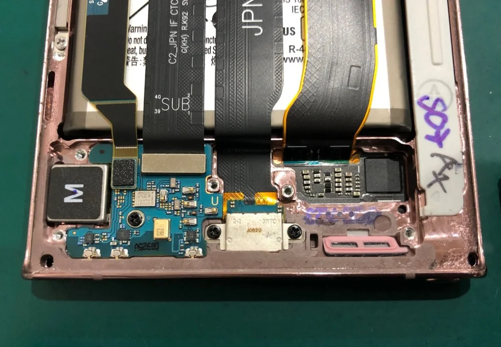 Galaxy A7 2017 液晶修理 — 修理の様子