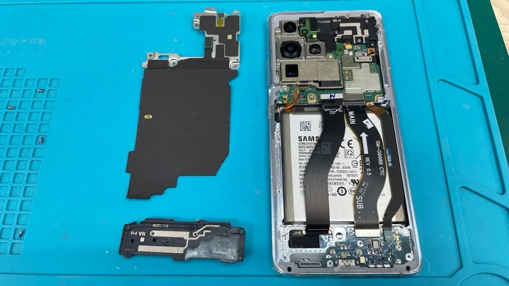 Galaxy Note10 画面割れ修理 — 修理の様子