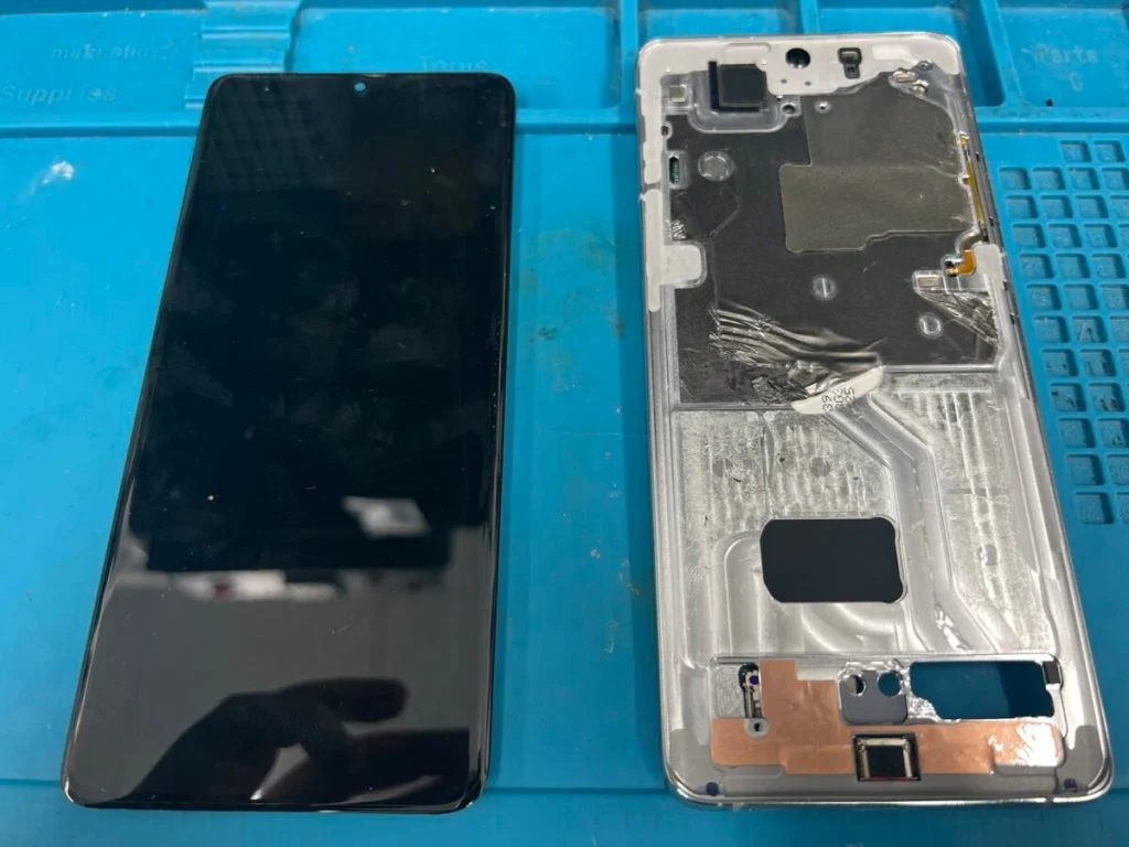 Galaxy Note10 5G 画面割れ修理 — 修理の様子