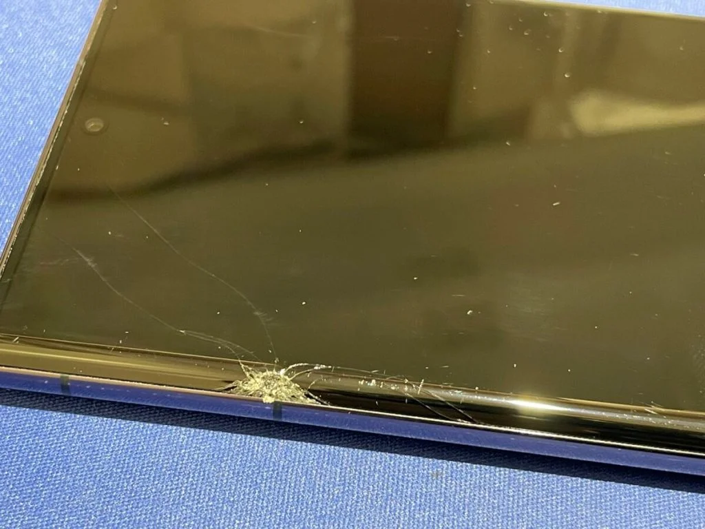 Galaxy S24 画面割れ修理 — 修理の様子