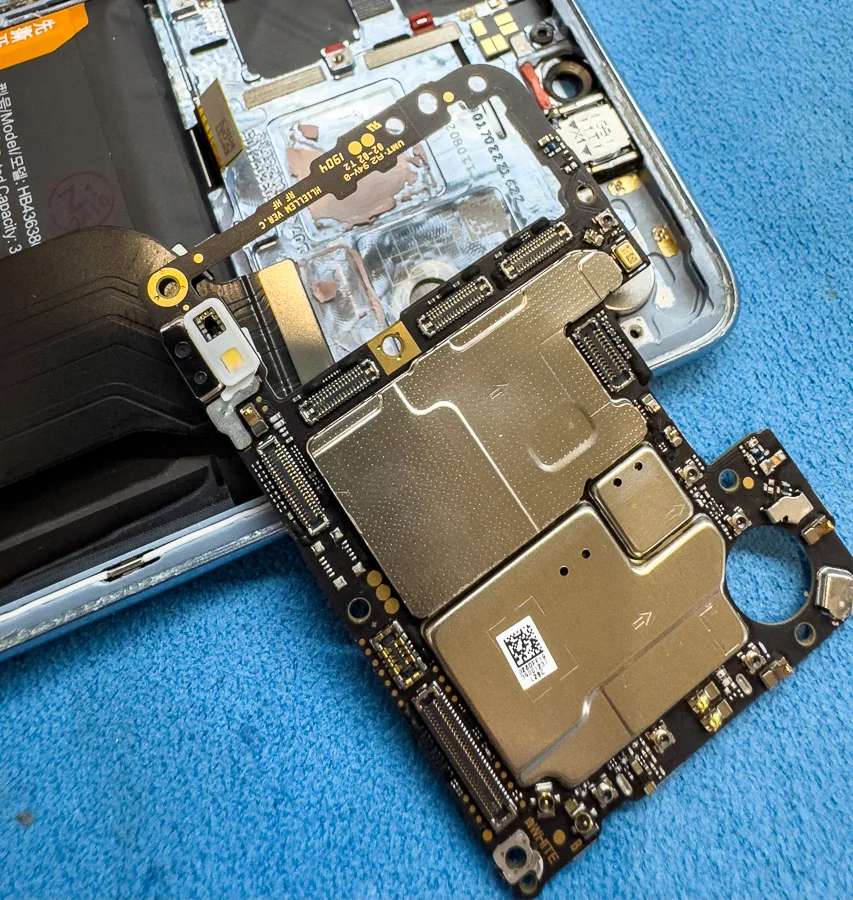 HUAWEI P30 lite 起動不良修理 — 修理の様子