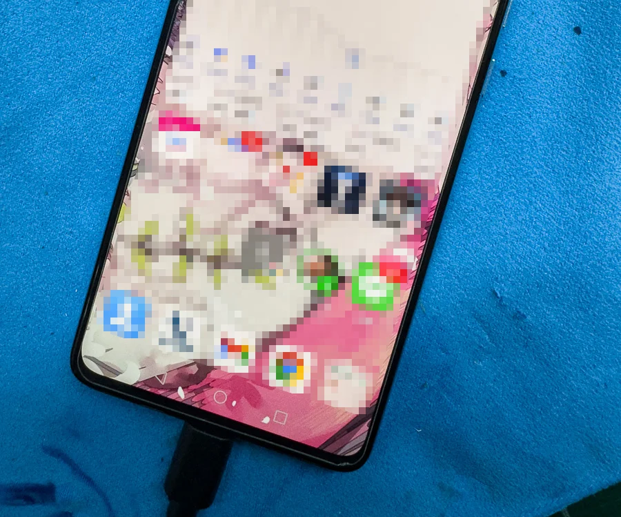 HUAWEI P60 起動不良修理 — 修理の様子