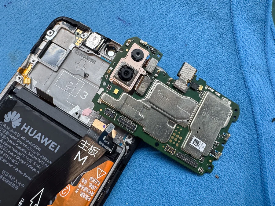 HUAWEI P10 lite 起動不良修理 — 修理の様子