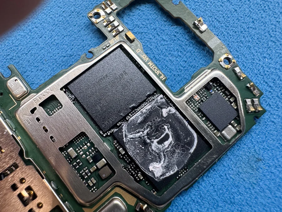 HUAWEI honor 10 起動不良修理 — 修理の様子