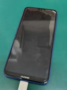 HUAWEI Mate 7 充電口修理 — 修理の様子