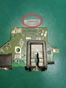 HUAWEI P60 充電口修理 — 修理の様子