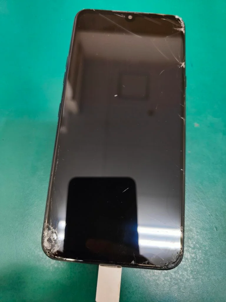 HUAWEI nova lite 充電口修理 — 修理の様子