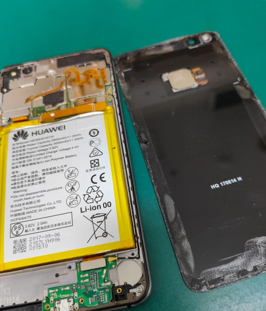 HUAWEI nova 充電口修理 — 修理の様子