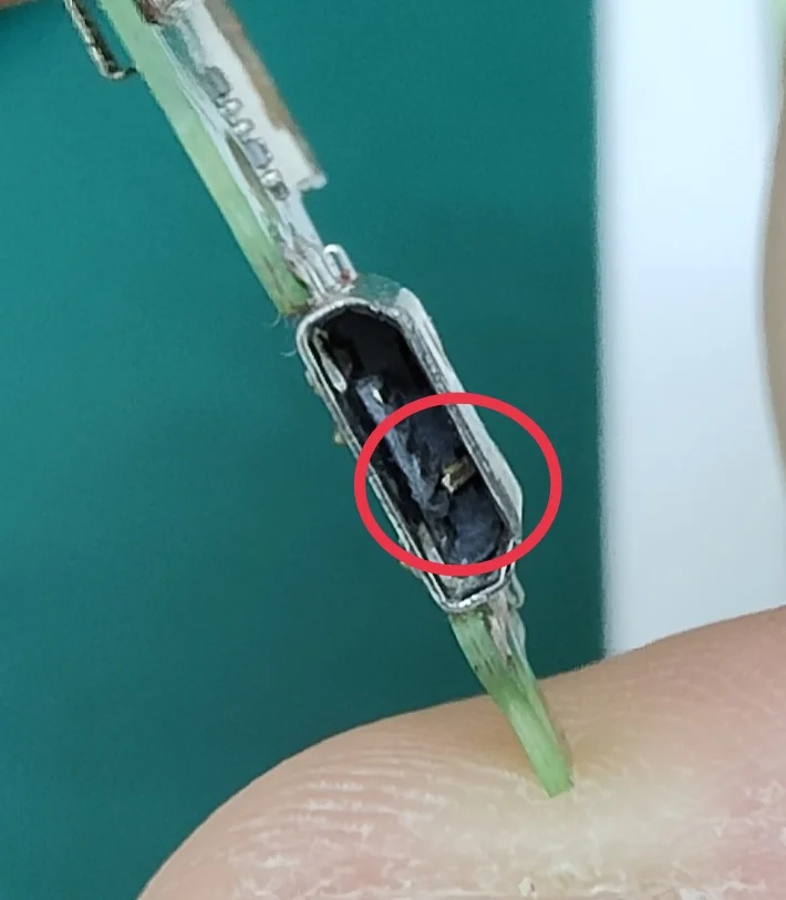 HUAWEI honor 9 充電口修理 — 修理の様子