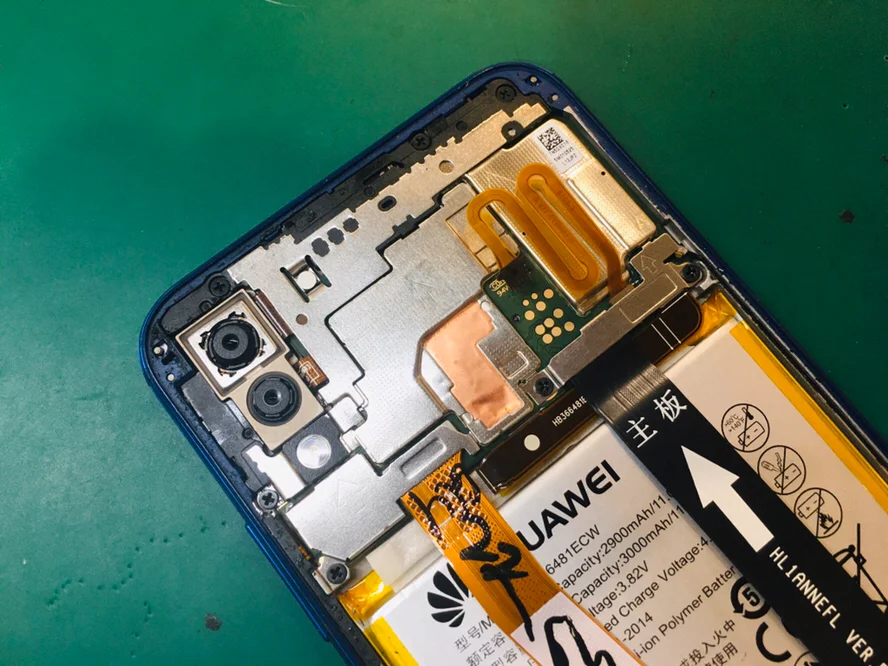 HUAWEI P30 マザーボード修理・IC 基板修理 — 修理の様子