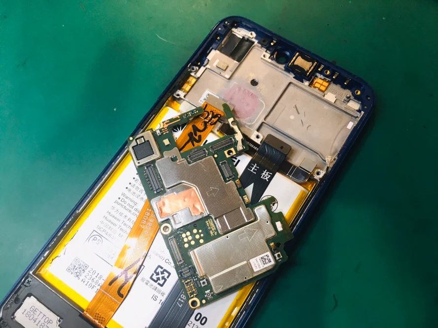 HUAWEI P60 通信修理 — 修理の様子