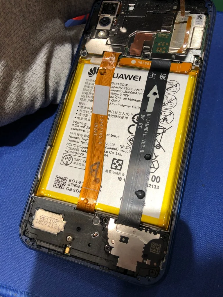 HUAWEI P30 Pro 画面割れ修理 — 修理の様子