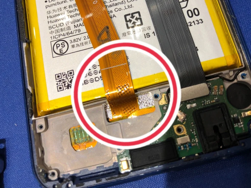 HUAWEI P60 液晶修理 — 修理の様子