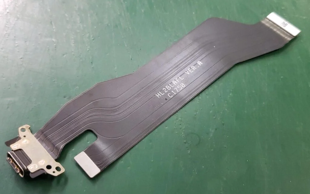 HUAWEI P30 Pro 充電口修理 — 修理の様子