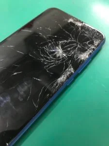 HUAWEI nova 2 液晶修理 — 修理の様子