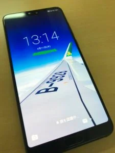 HUAWEI Mate 20 lite 液晶修理 — 修理の様子