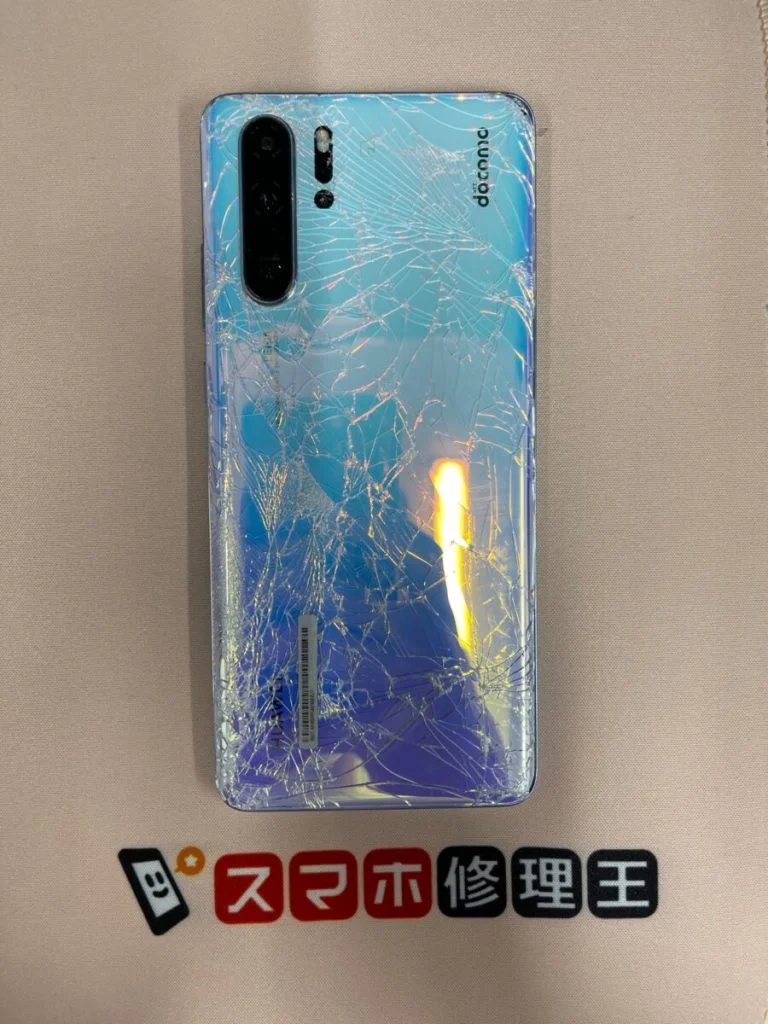 HUAWEI P50 画面割れ修理 — 修理の様子