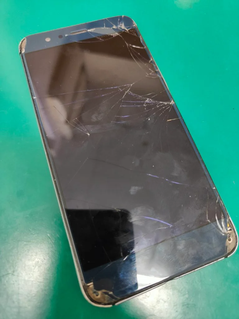 HUAWEI P50 液晶修理 — 修理の様子