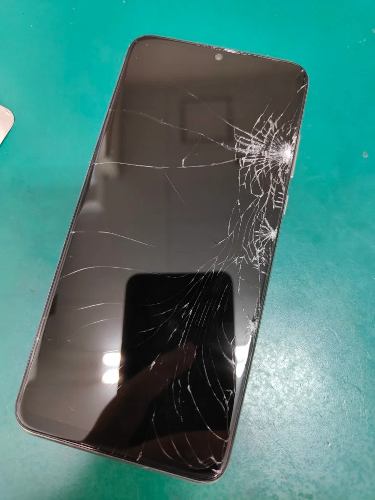 HUAWEI Mate 10 液晶修理 — 修理の様子