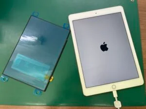 iPad Pro 10.5 2017 バッテリー交換 — 修理の様子