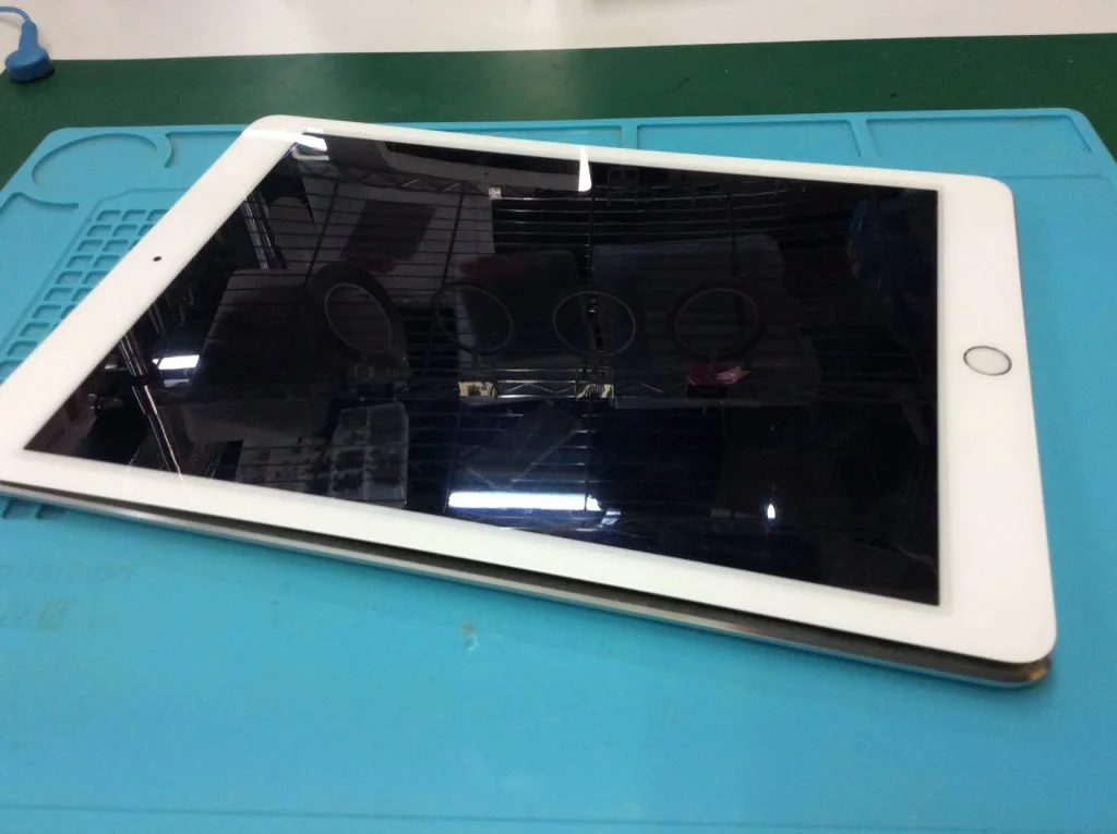 iPad 8 2020 バッテリー交換 — 修理の様子