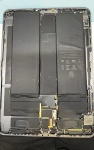 iPad Pro 11 2024 バッテリー交換 — 修理の様子