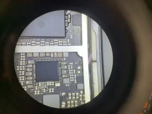 iPad Pro 13 2024 基板修理 — 修理の様子