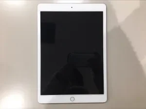 iPad Pro 11 第3世代 2021 起動不良修理 — 修理の様子