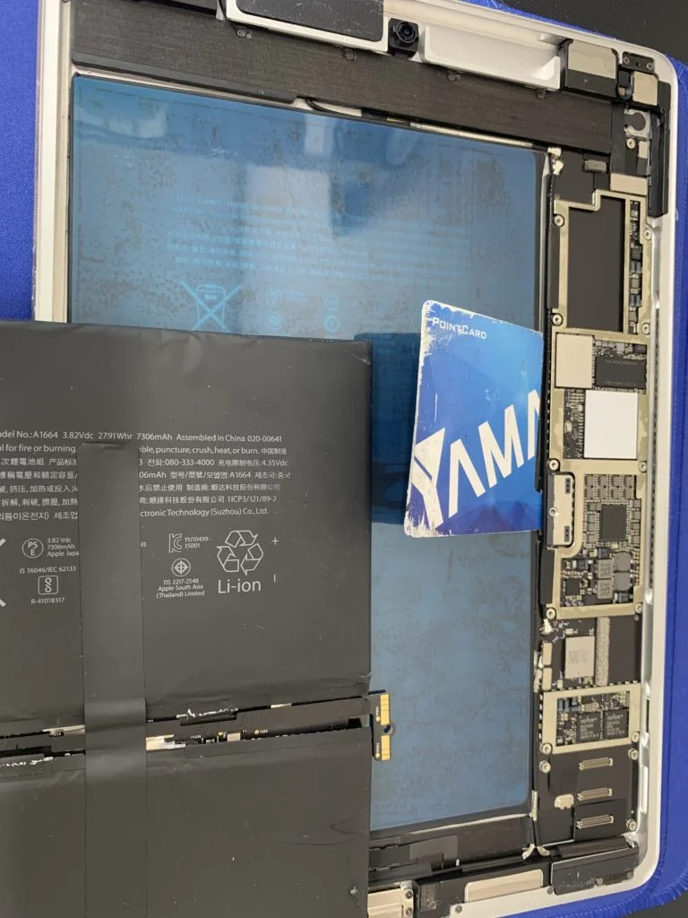 iPad Pro 13 2024 データ復旧 — 修理の様子