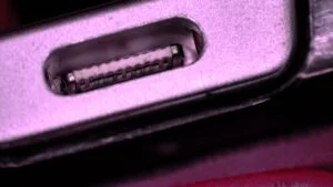 iPad Pro 11 第2世代 2020 充電口修理 — 修理の様子