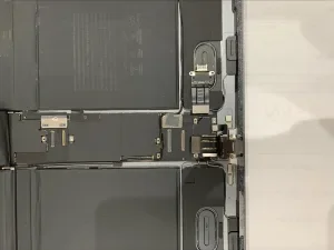 iPad Pro 11 第4世代 2022 充電口修理 — 修理の様子
