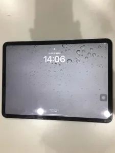 iPad Air 5 2022 充電口修理 — 修理の様子